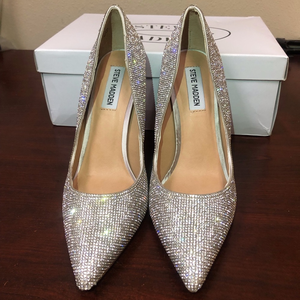 Steve Madden Crystal Daisie Pump💎
